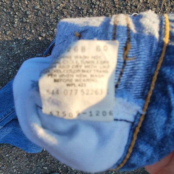 Levi Vintage Made in USA 505 Red Tab Shrink to Fit Medium/Light Wash Jeans - Picture 11 of 11